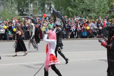 Irkutsk 'ta, Pazar günü, Haziran' ın başında, şehir günü kutlanır. 2014 'te, 7 Haziran' dı. Sabah bir geçit töreni var. Tatile okullar, üniversiteler, ticari firmalar ve kamu kuruluşları da katılıyor..