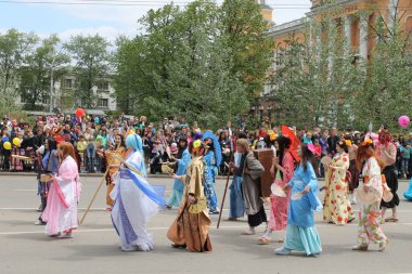 Irkutsk 'ta, Pazar günü, Haziran' ın başında, şehir günü kutlanır. 2014 'te, 7 Haziran' dı. Sabah bir geçit töreni var. Tatile okullar, üniversiteler, ticari firmalar ve kamu kuruluşları da katılıyor..