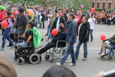 Irkutsk 'ta, Pazar günü, Haziran' ın başında, şehir günü kutlanır. 2014 'te, 7 Haziran' dı. Sabah bir geçit töreni var. Tatile okullar, üniversiteler, ticari firmalar ve kamu kuruluşları da katılıyor..