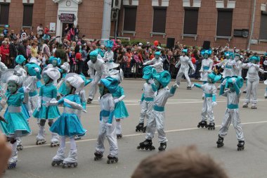 Irkutsk 'ta, Pazar günü, Haziran' ın başında, şehir günü kutlanır. 2014 'te, 7 Haziran' dı. Sabah bir geçit töreni var. Tatile okullar, üniversiteler, ticari firmalar ve kamu kuruluşları da katılıyor..