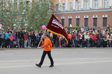 Irkutsk 'ta, Pazar günü, Haziran' ın başında, şehir günü kutlanır. 2014 'te, 7 Haziran' dı. Sabah bir geçit töreni var. Tatile okullar, üniversiteler, ticari firmalar ve kamu kuruluşları da katılıyor..