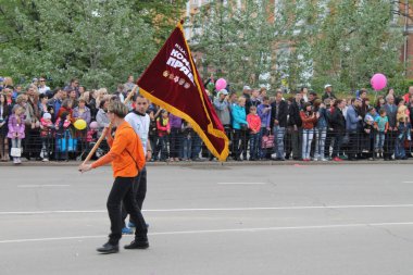 Irkutsk 'ta, Pazar günü, Haziran' ın başında, şehir günü kutlanır. 2014 'te, 7 Haziran' dı. Sabah bir geçit töreni var. Tatile okullar, üniversiteler, ticari firmalar ve kamu kuruluşları da katılıyor..