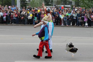 Irkutsk 'ta, Pazar günü, Haziran' ın başında, şehir günü kutlanır. 2014 'te, 7 Haziran' dı. Sabah bir geçit töreni var. Tatile okullar, üniversiteler, ticari firmalar ve kamu kuruluşları da katılıyor..