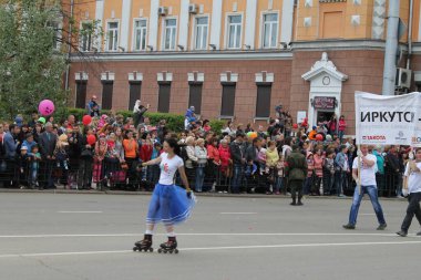 Irkutsk 'ta, Pazar günü, Haziran' ın başında, şehir günü kutlanır. 2014 'te, 7 Haziran' dı. Sabah bir geçit töreni var. Tatile okullar, üniversiteler, ticari firmalar ve kamu kuruluşları da katılıyor..
