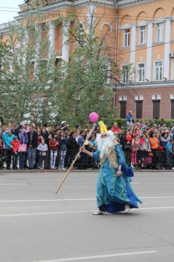 Irkutsk 'ta, Pazar günü, Haziran' ın başında, şehir günü kutlanır. 2014 'te, 7 Haziran' dı. Sabah bir geçit töreni var. Tatile okullar, üniversiteler, ticari firmalar ve kamu kuruluşları da katılıyor..