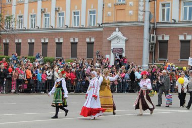 Irkutsk 'ta, Pazar günü, Haziran' ın başında, şehir günü kutlanır. 2014 'te, 7 Haziran' dı. Sabah bir geçit töreni var. Tatile okullar, üniversiteler, ticari firmalar ve kamu kuruluşları da katılıyor..