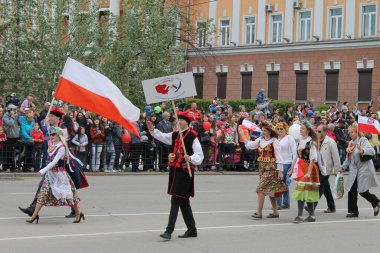 Irkutsk 'ta, Pazar günü, Haziran' ın başında, şehir günü kutlanır. 2014 'te, 7 Haziran' dı. Sabah bir geçit töreni var. Tatile okullar, üniversiteler, ticari firmalar ve kamu kuruluşları da katılıyor..