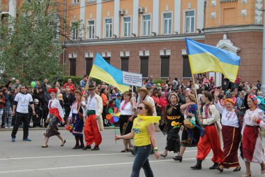 Irkutsk 'ta, Pazar günü, Haziran' ın başında, şehir günü kutlanır. 2014 'te, 7 Haziran' dı. Sabah bir geçit töreni var. Tatile okullar, üniversiteler, ticari firmalar ve kamu kuruluşları da katılıyor..