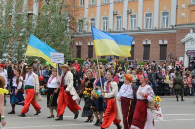 Irkutsk 'ta, Pazar günü, Haziran' ın başında, şehir günü kutlanır. 2014 'te, 7 Haziran' dı. Sabah bir geçit töreni var. Tatile okullar, üniversiteler, ticari firmalar ve kamu kuruluşları da katılıyor..