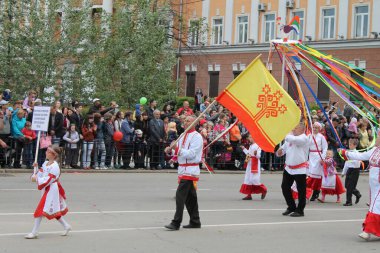 Irkutsk 'ta, Pazar günü, Haziran' ın başında, şehir günü kutlanır. 2014 'te, 7 Haziran' dı. Sabah bir geçit töreni var. Tatile okullar, üniversiteler, ticari firmalar ve kamu kuruluşları da katılıyor..