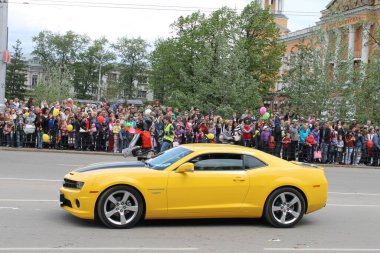 Irkutsk 'ta, Pazar günü, Haziran' ın başında, şehir günü kutlanır. 2014 'te, 7 Haziran' dı. Sabah bir geçit töreni var. Tatile okullar, üniversiteler, ticari firmalar ve kamu kuruluşları da katılıyor..