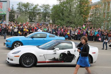 Irkutsk 'ta, Pazar günü, Haziran' ın başında, şehir günü kutlanır. 2014 'te, 7 Haziran' dı. Sabah bir geçit töreni var. Tatile okullar, üniversiteler, ticari firmalar ve kamu kuruluşları da katılıyor..