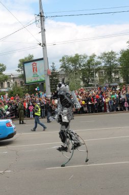 Irkutsk 'ta, Pazar günü, Haziran' ın başında, şehir günü kutlanır. 2014 'te, 7 Haziran' dı. Sabah bir geçit töreni var. Tatile okullar, üniversiteler, ticari firmalar ve kamu kuruluşları da katılıyor..