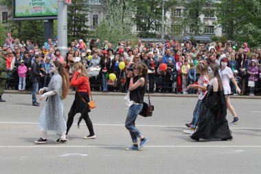 Irkutsk 'ta, Pazar günü, Haziran' ın başında, şehir günü kutlanır. 2014 'te, 7 Haziran' dı. Sabah bir geçit töreni var. Tatile okullar, üniversiteler, ticari firmalar ve kamu kuruluşları da katılıyor..