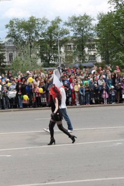 Irkutsk 'ta, Pazar günü, Haziran' ın başında, şehir günü kutlanır. 2014 'te, 7 Haziran' dı. Sabah bir geçit töreni var. Tatile okullar, üniversiteler, ticari firmalar ve kamu kuruluşları da katılıyor..