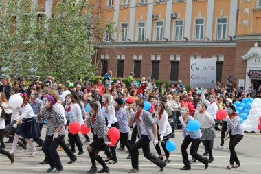 Irkutsk 'ta, Pazar günü, Haziran' ın başında, şehir günü kutlanır. 2014 'te, 7 Haziran' dı. Sabah bir geçit töreni var. Tatile okullar, üniversiteler, ticari firmalar ve kamu kuruluşları da katılıyor..