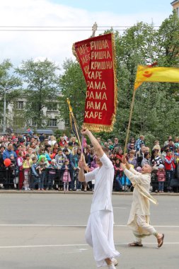 Irkutsk 'ta, Pazar günü, Haziran' ın başında, şehir günü kutlanır. 2014 'te, 7 Haziran' dı. Sabah bir geçit töreni var. Tatile okullar, üniversiteler, ticari firmalar ve kamu kuruluşları da katılıyor..