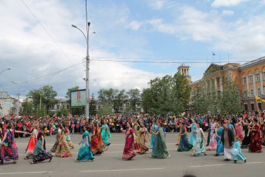Irkutsk 'ta, Pazar günü, Haziran' ın başında, şehir günü kutlanır. 2014 'te, 7 Haziran' dı. Sabah bir geçit töreni var. Tatile okullar, üniversiteler, ticari firmalar ve kamu kuruluşları da katılıyor..