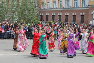 Irkutsk 'ta, Pazar günü, Haziran' ın başında, şehir günü kutlanır. 2014 'te, 7 Haziran' dı. Sabah bir geçit töreni var. Tatile okullar, üniversiteler, ticari firmalar ve kamu kuruluşları da katılıyor..