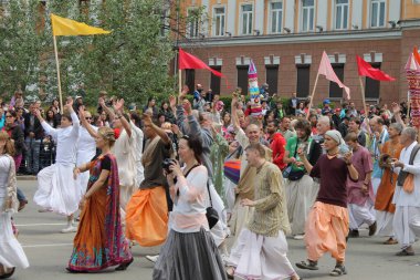 Irkutsk 'ta, Pazar günü, Haziran' ın başında, şehir günü kutlanır. 2014 'te, 7 Haziran' dı. Sabah bir geçit töreni var. Tatile okullar, üniversiteler, ticari firmalar ve kamu kuruluşları da katılıyor..