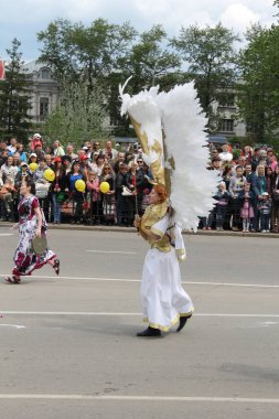 Irkutsk 'ta, Pazar günü, Haziran' ın başında, şehir günü kutlanır. 2014 'te, 7 Haziran' dı. Sabah bir geçit töreni var. Tatile okullar, üniversiteler, ticari firmalar ve kamu kuruluşları da katılıyor..