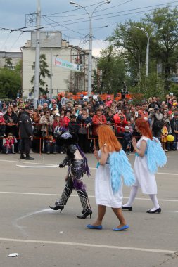 Irkutsk 'ta, Pazar günü, Haziran' ın başında, şehir günü kutlanır. 2014 'te, 7 Haziran' dı. Sabah bir geçit töreni var. Tatile okullar, üniversiteler, ticari firmalar ve kamu kuruluşları da katılıyor..