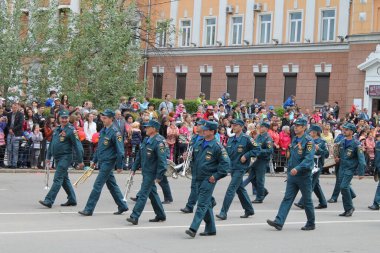 Irkutsk 'ta, Pazar günü, Haziran' ın başında, şehir günü kutlanır. 2014 'te, 7 Haziran' dı. Sabah bir geçit töreni var. Tatile okullar, üniversiteler, ticari firmalar ve kamu kuruluşları da katılıyor..
