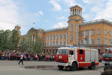 Irkutsk 'ta, Pazar günü, Haziran' ın başında, şehir günü kutlanır. 2014 'te, 7 Haziran' dı. Sabah bir geçit töreni var. Tatile okullar, üniversiteler, ticari firmalar ve kamu kuruluşları da katılıyor..