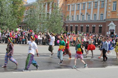 Irkutsk 'ta, Pazar günü, Haziran' ın başında, şehir günü kutlanır. 2014 'te, 7 Haziran' dı. Sabah bir geçit töreni var. Tatile okullar, üniversiteler, ticari firmalar ve kamu kuruluşları da katılıyor..