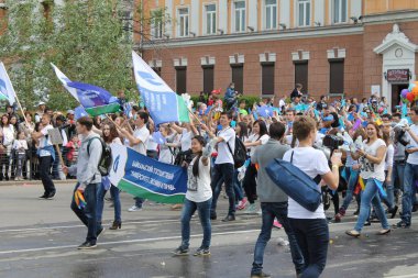 Irkutsk 'ta, Pazar günü, Haziran' ın başında, şehir günü kutlanır. 2014 'te, 7 Haziran' dı. Sabah bir geçit töreni var. Tatile okullar, üniversiteler, ticari firmalar ve kamu kuruluşları da katılıyor..