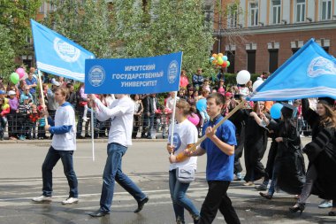 Irkutsk 'ta, Pazar günü, Haziran' ın başında, şehir günü kutlanır. 2014 'te, 7 Haziran' dı. Sabah bir geçit töreni var. Tatile okullar, üniversiteler, ticari firmalar ve kamu kuruluşları da katılıyor..