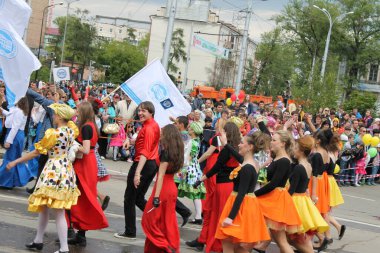 Irkutsk 'ta, Pazar günü, Haziran' ın başında, şehir günü kutlanır. 2014 'te, 7 Haziran' dı. Sabah bir geçit töreni var. Tatile okullar, üniversiteler, ticari firmalar ve kamu kuruluşları da katılıyor..