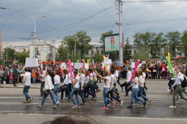 Irkutsk 'ta, Pazar günü, Haziran' ın başında, şehir günü kutlanır. 2014 'te, 7 Haziran' dı. Sabah bir geçit töreni var. Tatile okullar, üniversiteler, ticari firmalar ve kamu kuruluşları da katılıyor..