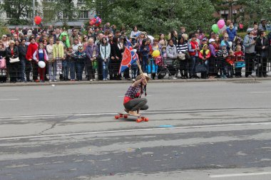 Irkutsk 'ta, Pazar günü, Haziran' ın başında, şehir günü kutlanır. 2014 'te, 7 Haziran' dı. Sabah bir geçit töreni var. Tatile okullar, üniversiteler, ticari firmalar ve kamu kuruluşları da katılıyor..
