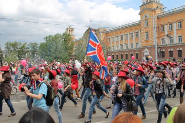 Irkutsk 'ta, Pazar günü, Haziran' ın başında, şehir günü kutlanır. 2014 'te, 7 Haziran' dı. Sabah bir geçit töreni var. Tatile okullar, üniversiteler, ticari firmalar ve kamu kuruluşları da katılıyor..