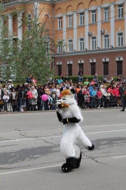 Irkutsk 'ta, Pazar günü, Haziran' ın başında, şehir günü kutlanır. 2014 'te, 7 Haziran' dı. Sabah bir geçit töreni var. Tatile okullar, üniversiteler, ticari firmalar ve kamu kuruluşları da katılıyor..