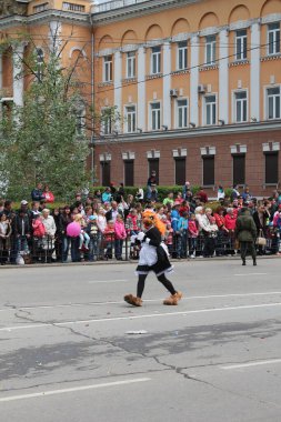Irkutsk 'ta, Pazar günü, Haziran' ın başında, şehir günü kutlanır. 2014 'te, 7 Haziran' dı. Sabah bir geçit töreni var. Tatile okullar, üniversiteler, ticari firmalar ve kamu kuruluşları da katılıyor..