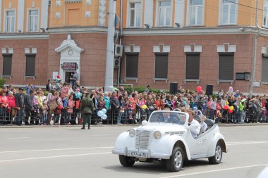 Irkutsk 'ta, Pazar günü, Haziran' ın başında, şehir günü kutlanır. 2014 'te, 7 Haziran' dı. Sabah bir geçit töreni var. Tatile okullar, üniversiteler, ticari firmalar ve kamu kuruluşları da katılıyor..