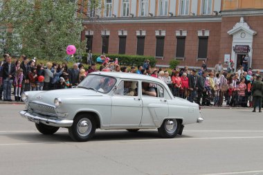 Irkutsk 'ta, Pazar günü, Haziran' ın başında, şehir günü kutlanır. 2014 'te, 7 Haziran' dı. Sabah bir geçit töreni var. Tatile okullar, üniversiteler, ticari firmalar ve kamu kuruluşları da katılıyor..
