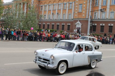 Irkutsk 'ta, Pazar günü, Haziran' ın başında, şehir günü kutlanır. 2014 'te, 7 Haziran' dı. Sabah bir geçit töreni var. Tatile okullar, üniversiteler, ticari firmalar ve kamu kuruluşları da katılıyor..