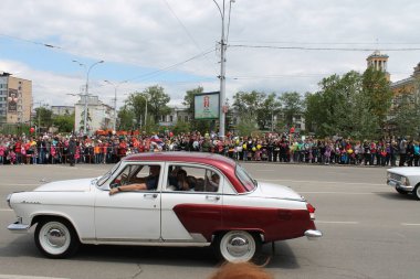 Irkutsk 'ta, Pazar günü, Haziran' ın başında, şehir günü kutlanır. 2014 'te, 7 Haziran' dı. Sabah bir geçit töreni var. Tatile okullar, üniversiteler, ticari firmalar ve kamu kuruluşları da katılıyor..