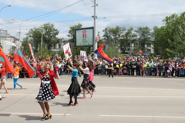 Irkutsk 'ta, Pazar günü, Haziran' ın başında, şehir günü kutlanır. 2014 'te, 7 Haziran' dı. Sabah bir geçit töreni var. Tatile okullar, üniversiteler, ticari firmalar ve kamu kuruluşları da katılıyor..