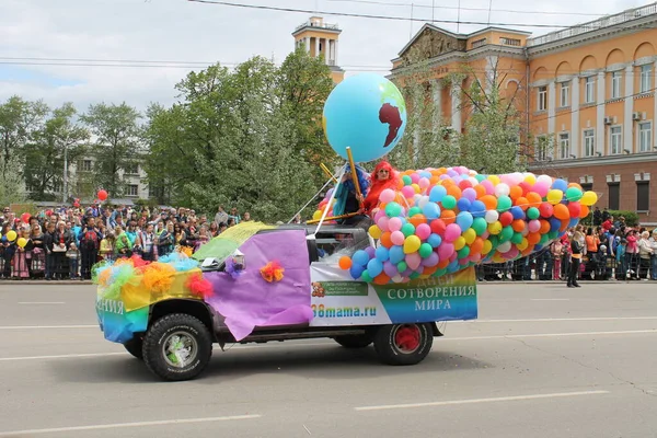 Irkutsk 'ta, Pazar günü, Haziran' ın başında, şehir günü kutlanır. 2014 'te, 7 Haziran' dı. Sabah bir geçit töreni var. Tatile okullar, üniversiteler, ticari firmalar ve kamu kuruluşları da katılıyor..