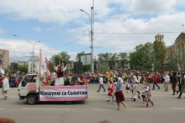 Irkutsk 'ta, Pazar günü, Haziran' ın başında, şehir günü kutlanır. 2014 'te, 7 Haziran' dı. Sabah bir geçit töreni var. Tatile okullar, üniversiteler, ticari firmalar ve kamu kuruluşları da katılıyor..