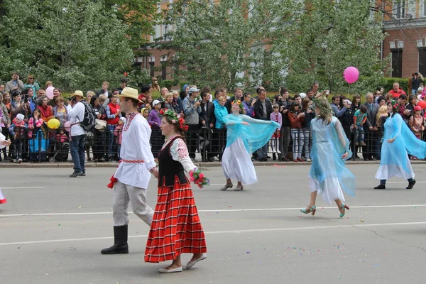 Irkutsk 'ta, Pazar günü, Haziran' ın başında, şehir günü kutlanır. 2014 'te, 7 Haziran' dı. Sabah bir geçit töreni var. Tatile okullar, üniversiteler, ticari firmalar ve kamu kuruluşları da katılıyor..