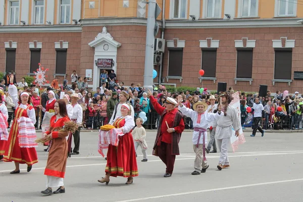Irkutsk 'ta, Pazar günü, Haziran' ın başında, şehir günü kutlanır. 2014 'te, 7 Haziran' dı. Sabah bir geçit töreni var. Tatile okullar, üniversiteler, ticari firmalar ve kamu kuruluşları da katılıyor..