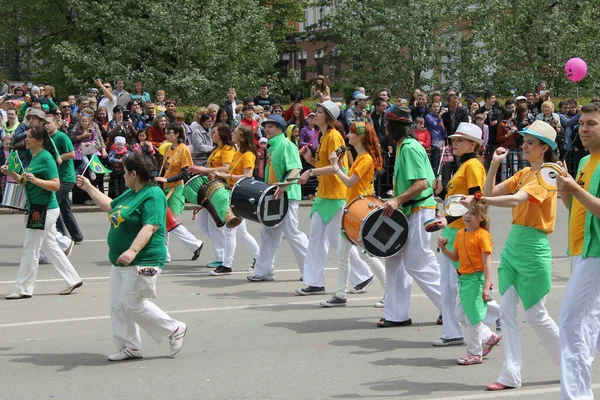 Irkutsk 'ta, Pazar günü, Haziran' ın başında, şehir günü kutlanır. 2014 'te, 7 Haziran' dı. Sabah bir geçit töreni var. Tatile okullar, üniversiteler, ticari firmalar ve kamu kuruluşları da katılıyor..