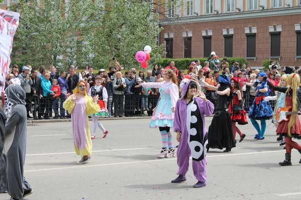 Irkutsk 'ta, Pazar günü, Haziran' ın başında, şehir günü kutlanır. 2014 'te, 7 Haziran' dı. Sabah bir geçit töreni var. Tatile okullar, üniversiteler, ticari firmalar ve kamu kuruluşları da katılıyor..