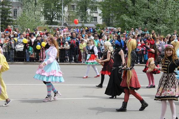 Irkutsk 'ta, Pazar günü, Haziran' ın başında, şehir günü kutlanır. 2014 'te, 7 Haziran' dı. Sabah bir geçit töreni var. Tatile okullar, üniversiteler, ticari firmalar ve kamu kuruluşları da katılıyor..