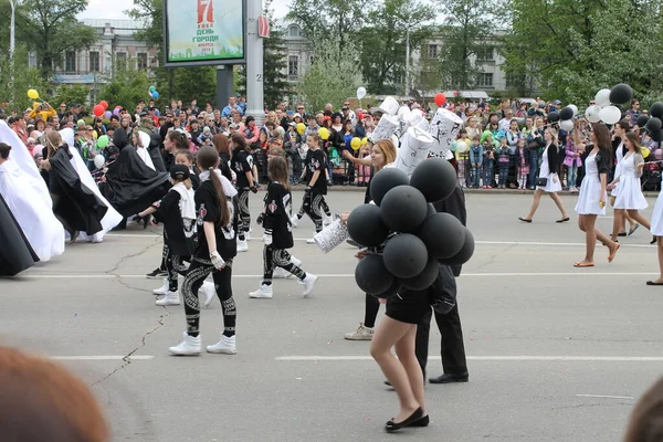 Irkutsk 'ta, Pazar günü, Haziran' ın başında, şehir günü kutlanır. 2014 'te, 7 Haziran' dı. Sabah bir geçit töreni var. Tatile okullar, üniversiteler, ticari firmalar ve kamu kuruluşları da katılıyor..